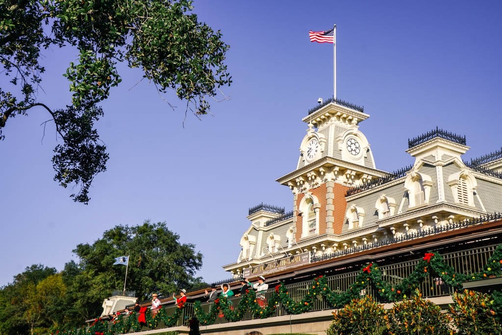 10_reasons_to_stay_at_a_disney_resort-EMH