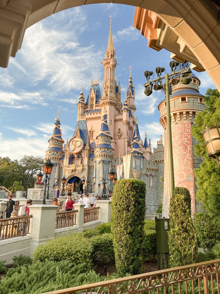 how to spend 4 days in disney and take pictures in front of the castle 