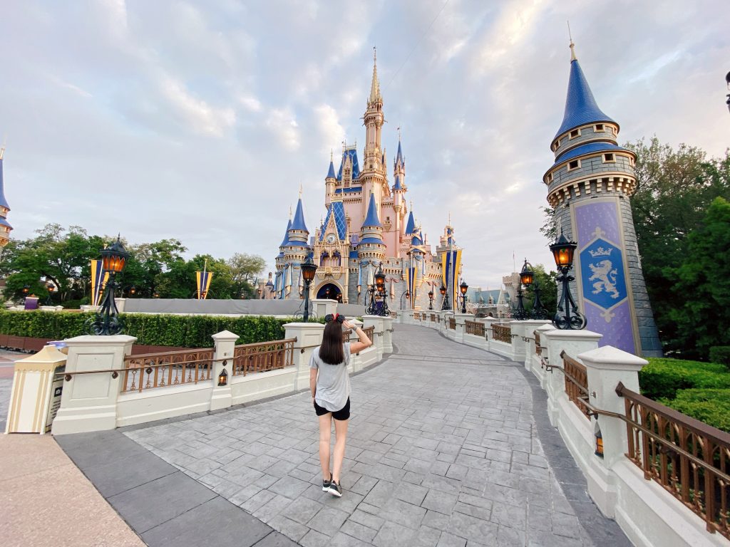 what to pack for disney world in march