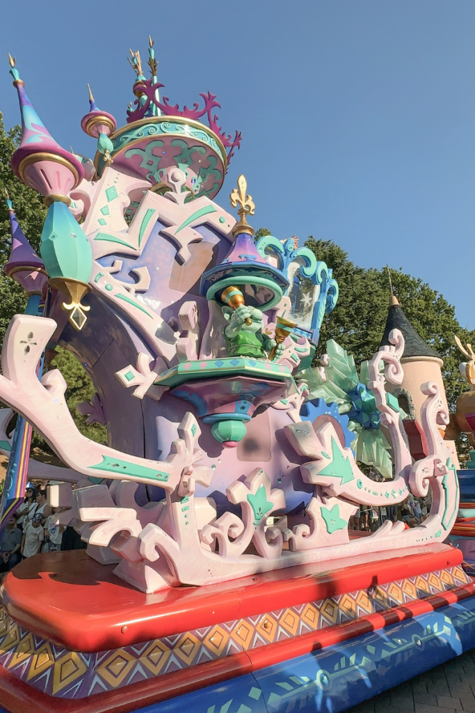 Disney Stars on Parade Frozen Float in Disneyland Paris