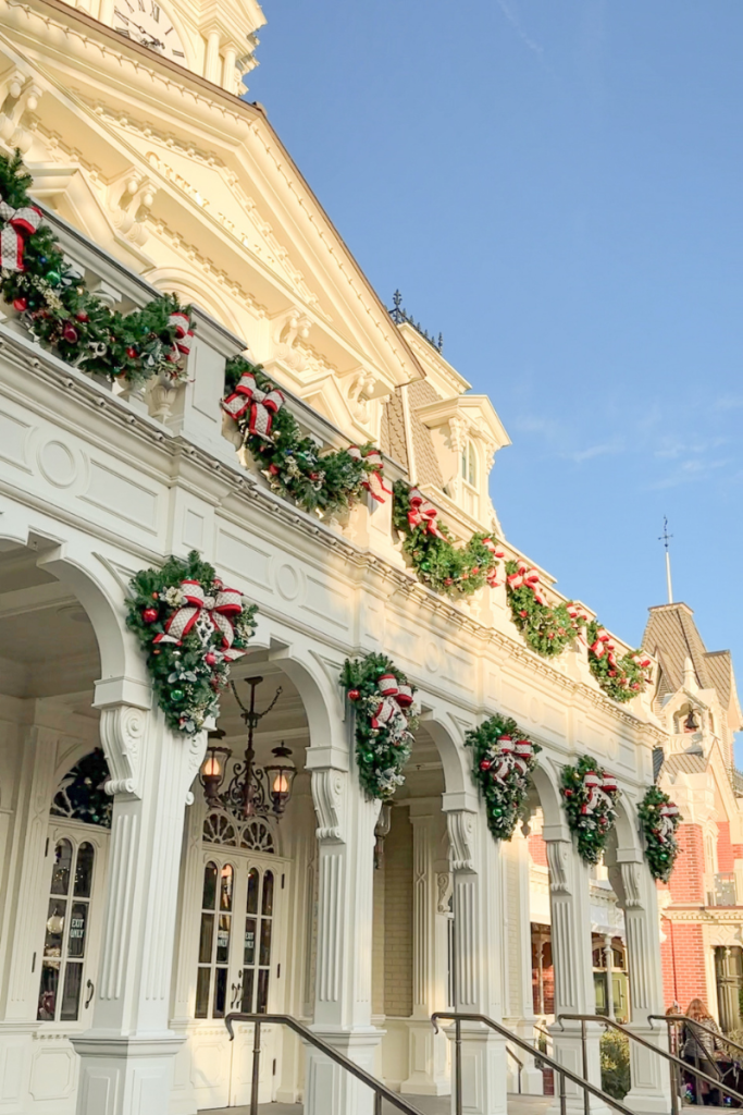 Main Street City Hall Christmas Decorations