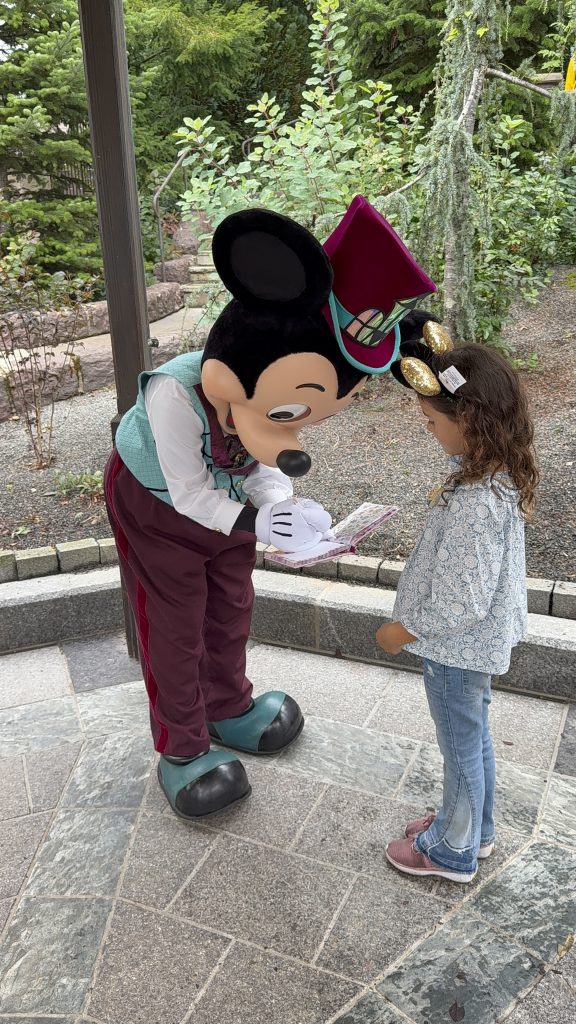 Meeting Phantom Mickey in Disneyland Paris