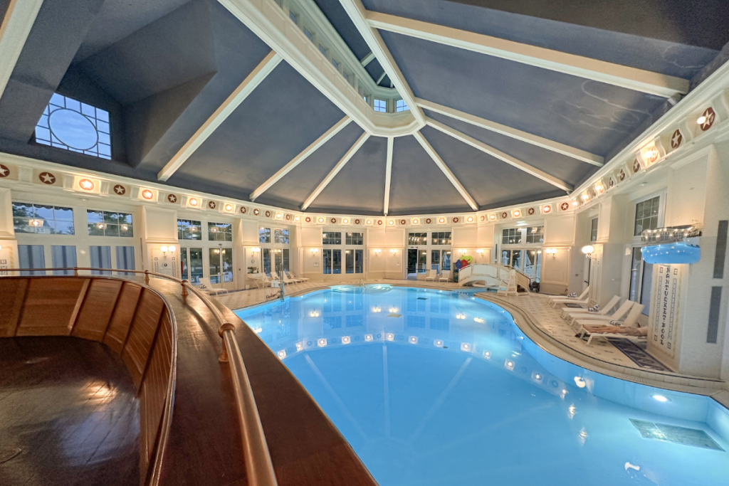 Newport Bay Club Pool in Disneyland Paris