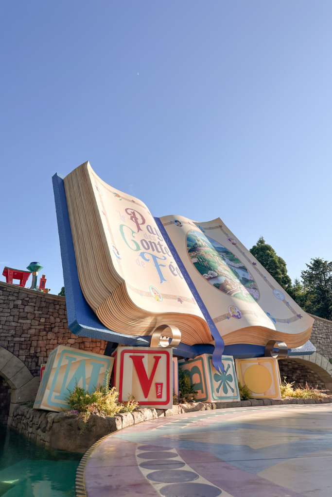 Storybook Canal in Disneyland Paris